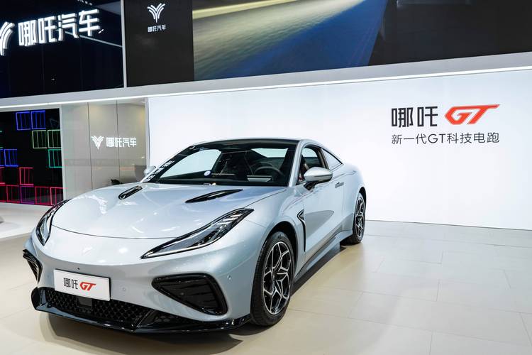 深圳大鹏新区雷恒庆企业管理咨询哪吒汽车在智能汽车领域的表现，领途汽车在新能源汽车市场中的影响力